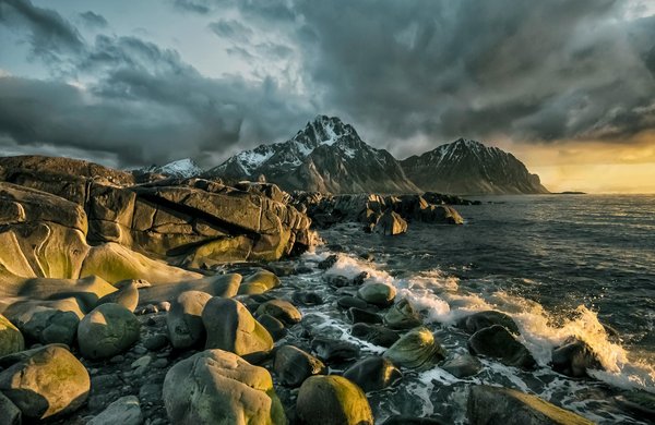 How can you experience the UK's vibrant nightlife safely?