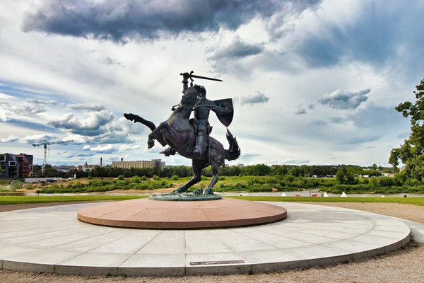 What's the Best Way to Explore UK Coastal Beauty via Cruise?